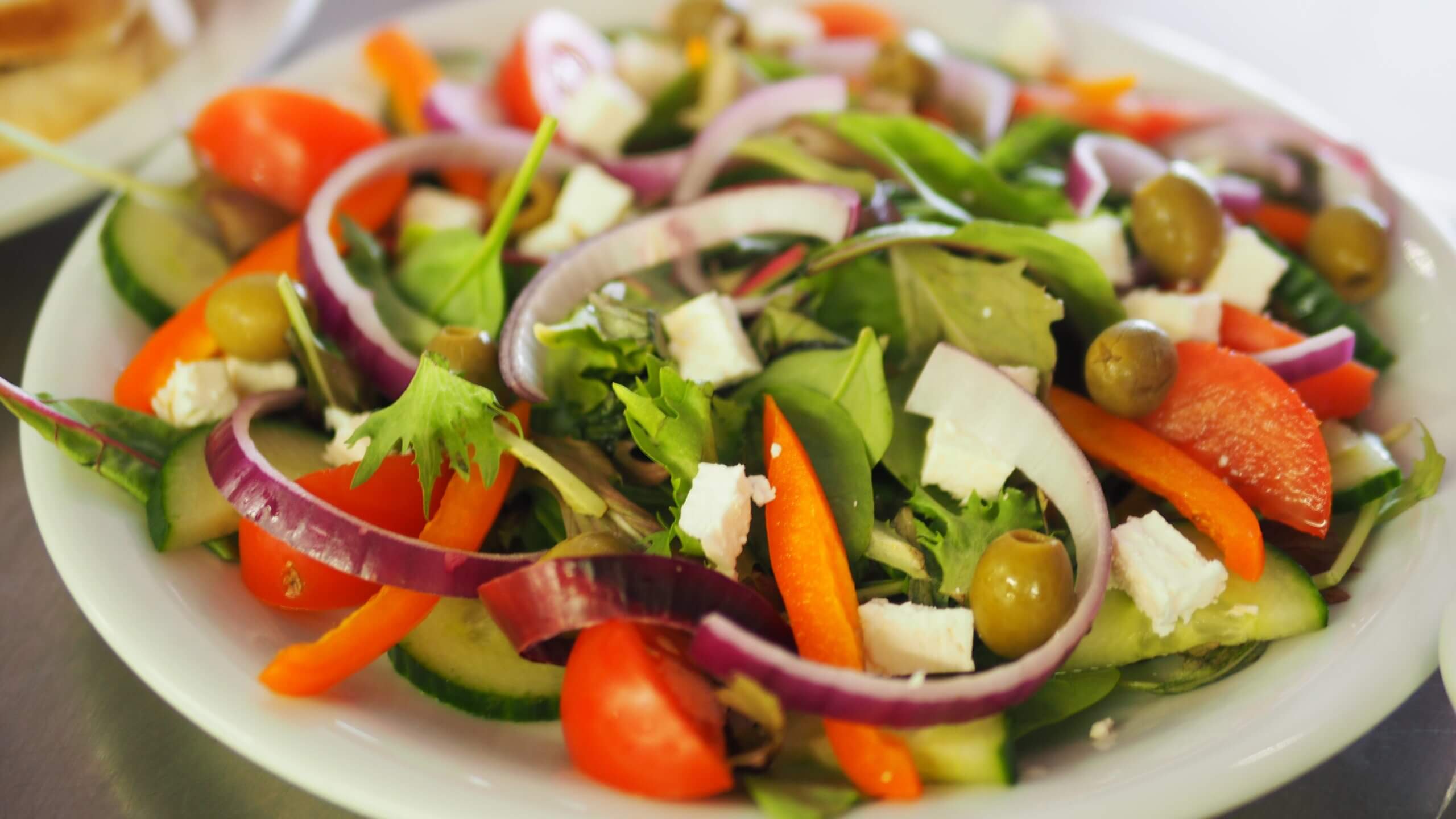 Mangiare l’insalata prima dei pasti